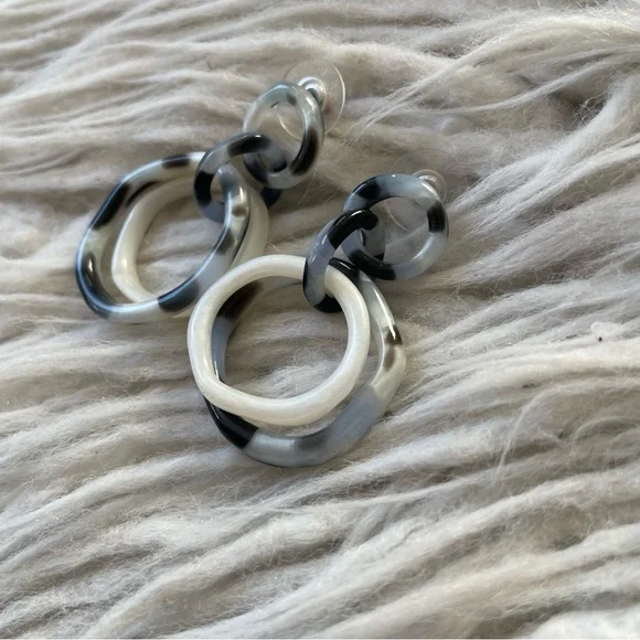 Lele Sadoughi Small Twig Banded Blue Opal White Marble Acetate Dangle Hoops EUC - Picture 3 of 9